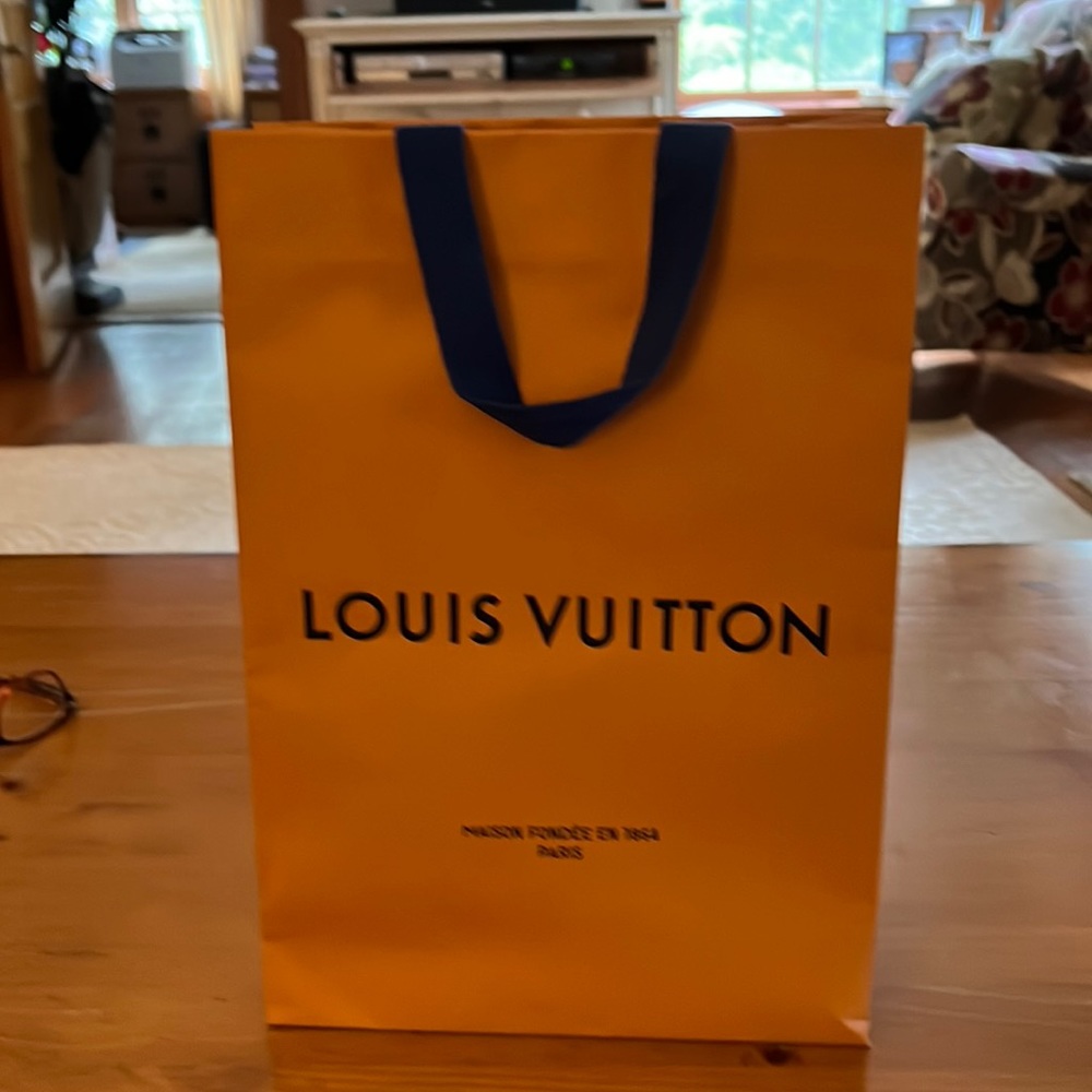 LOUIS VUITTON Authentic Paper Gift Shopping Bag Medium Sized 10” by 14” perfect